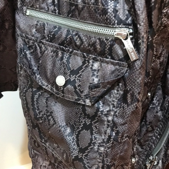 ▪️MICHAEL KORS Rain Coat - Picture 4 of 15